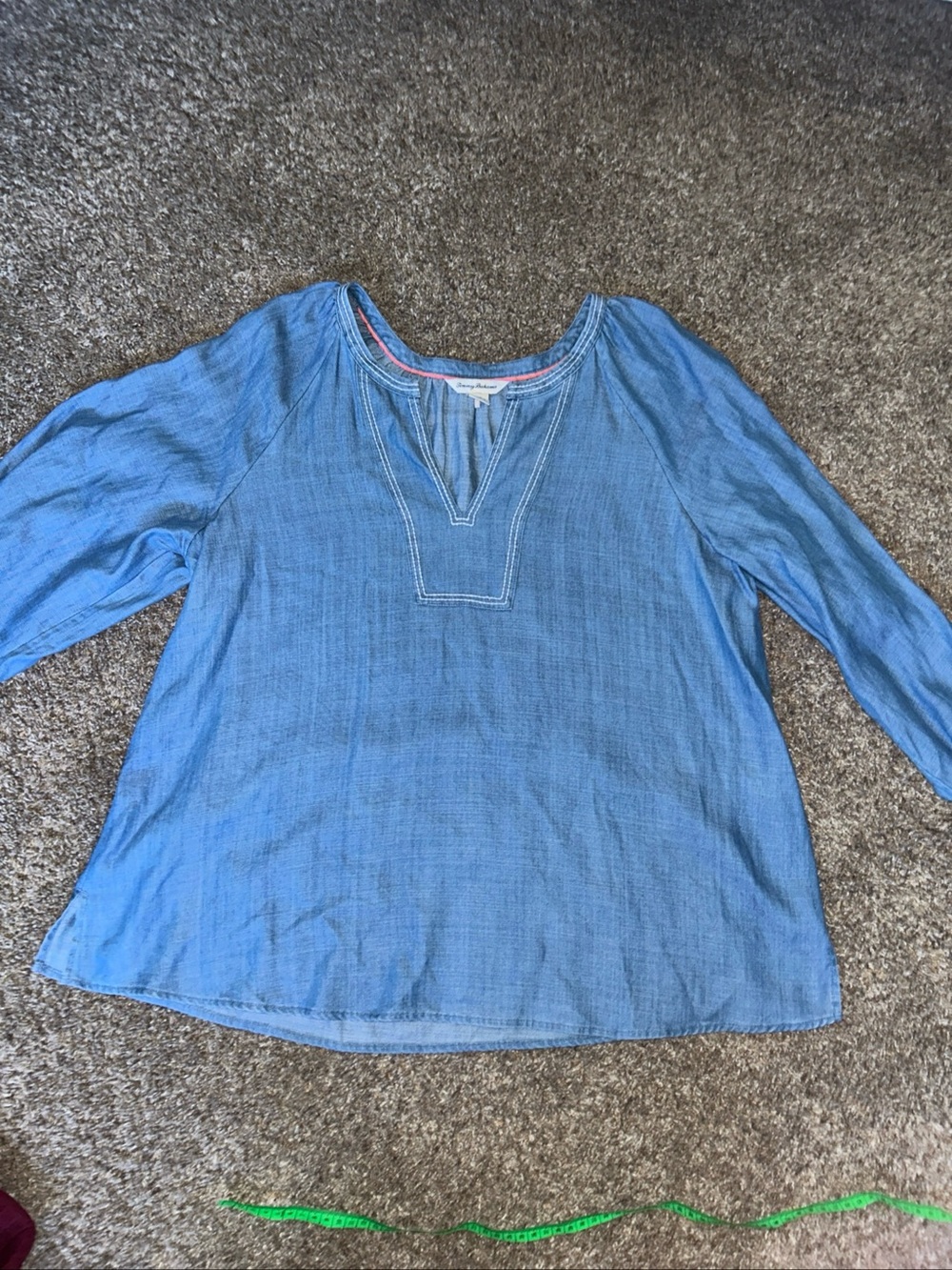 Tommy Bahama Women’s 3/4 Sleeve chambray tunic blouse V-neckline Sz Large